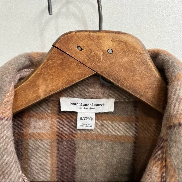 Beachlunchlounge neutral tan brown plaid shirt shacket woman’s size small - Picture 7 of 8
